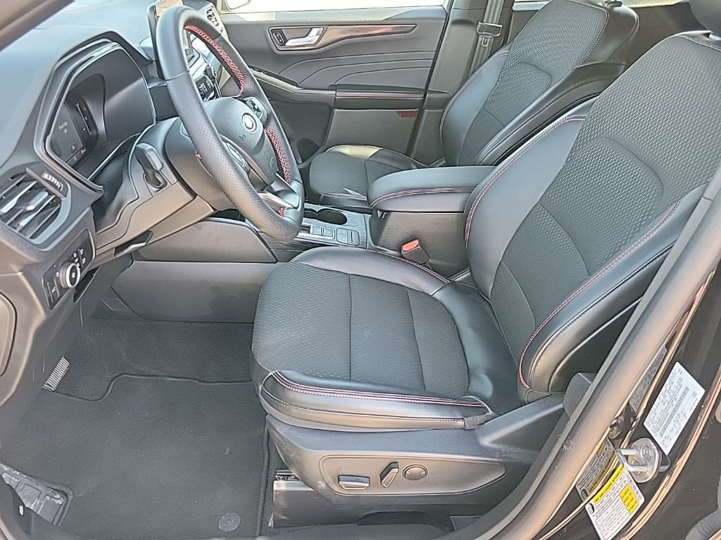 Used 2025 Ford Escape ST-Line Select AWD/4WD image 10