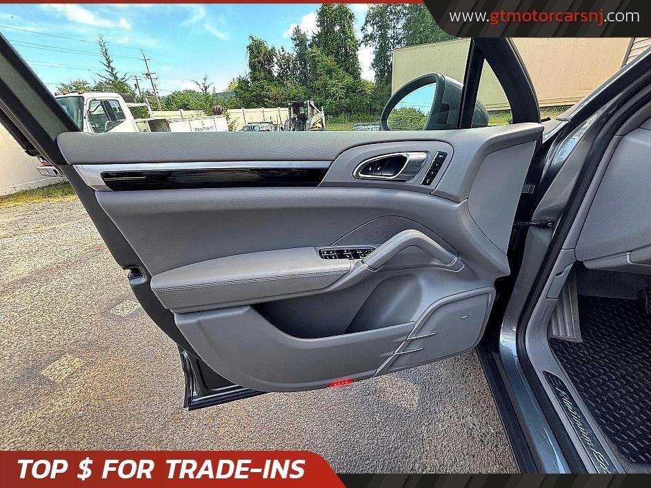 Used 2014 Porsche Cayenne Diesel Platinum Edition AWD/4WD image 17
