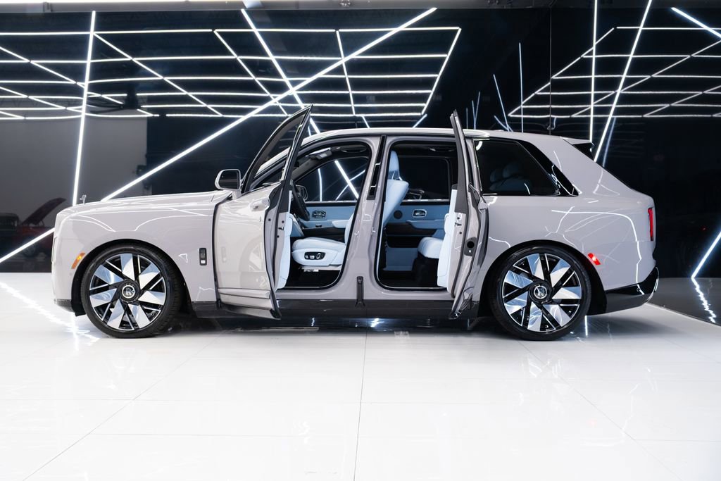 Used 2025 Rolls-Royce Cullinan AWD/4WD image 6
