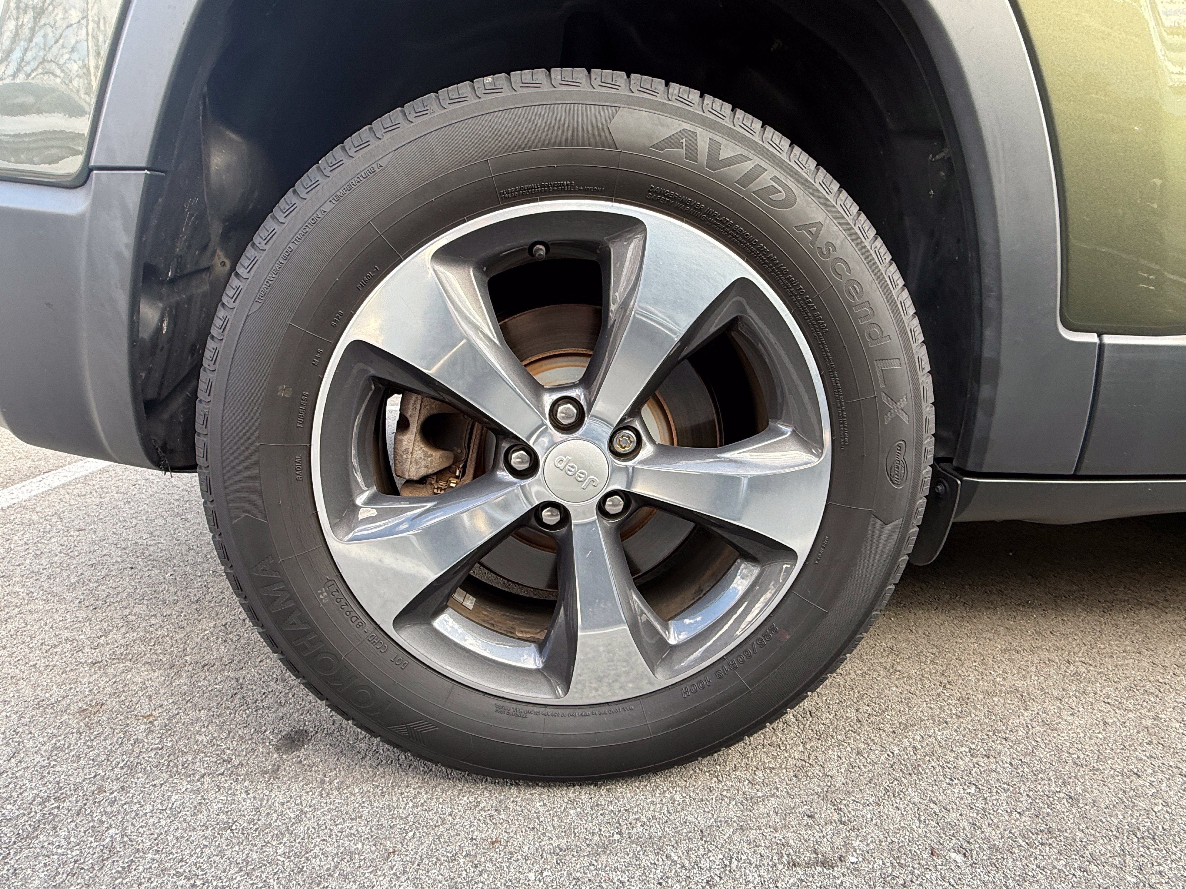 Used 2019 Jeep Cherokee Limited w/ Luxury Group AWD/4WD image 9