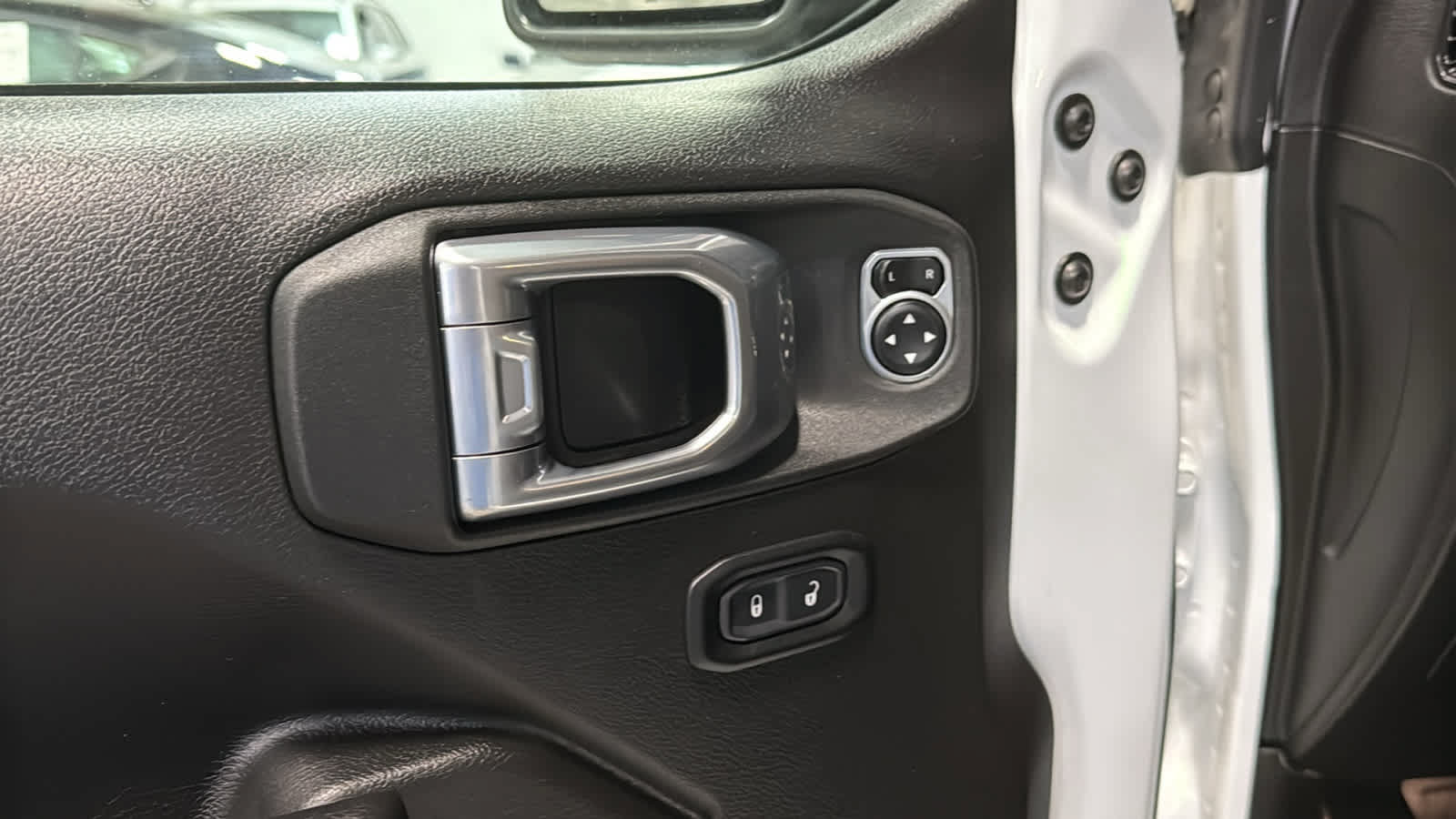 Used 2024 Jeep Wrangler Unlimited AWD/4WD image 22