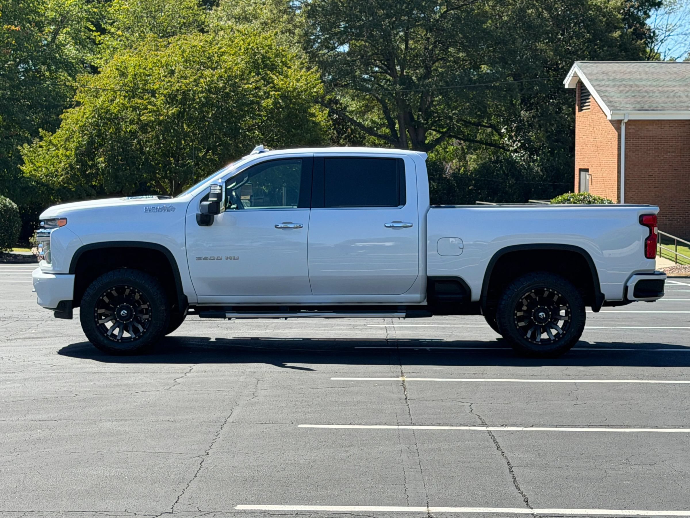Used 2020 Chevrolet Silverado 2500 High Country w/ Technology Package AWD/4WD image 2