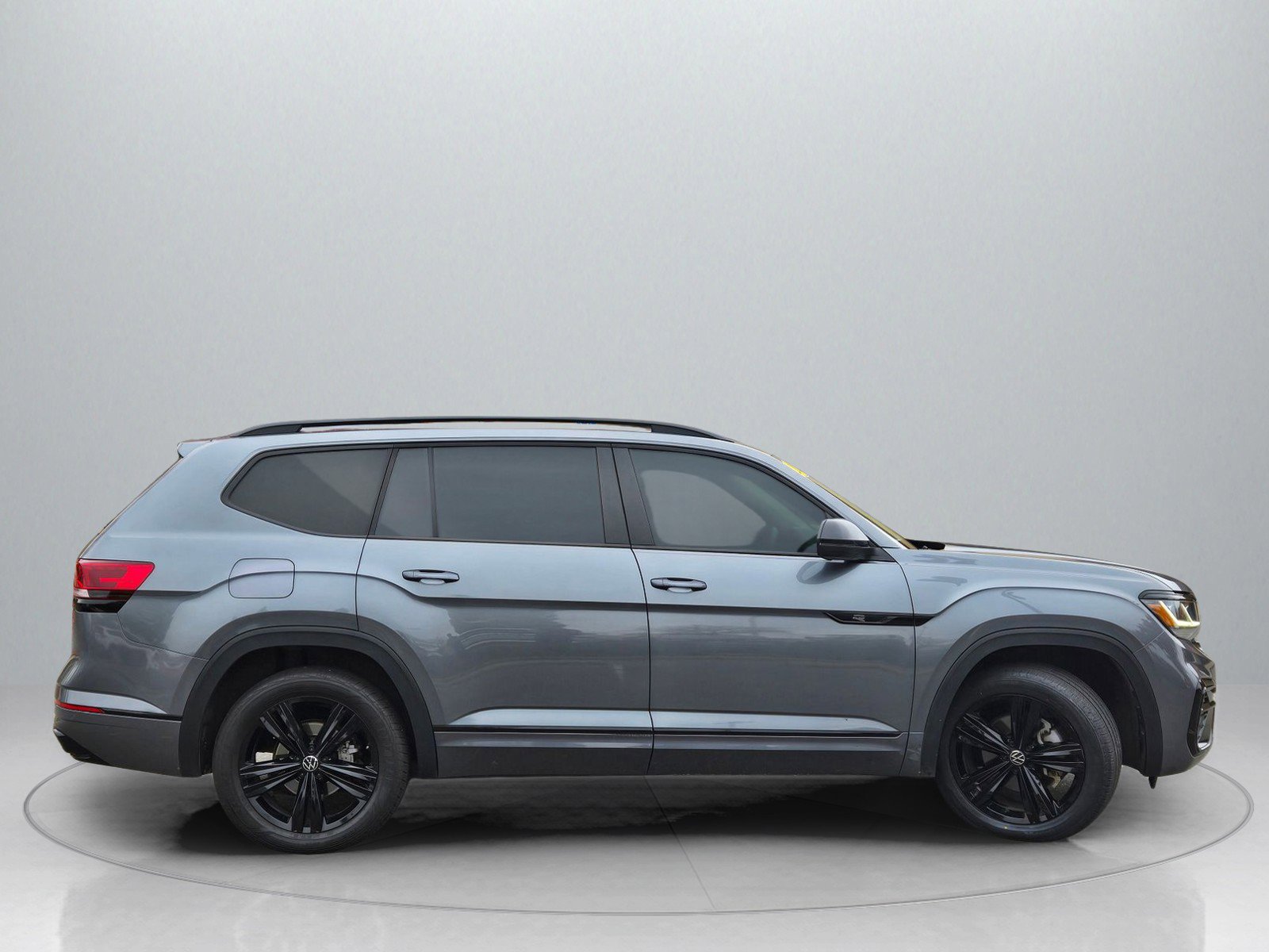 Used 2022 Volkswagen Atlas SEL R-Line image 9
