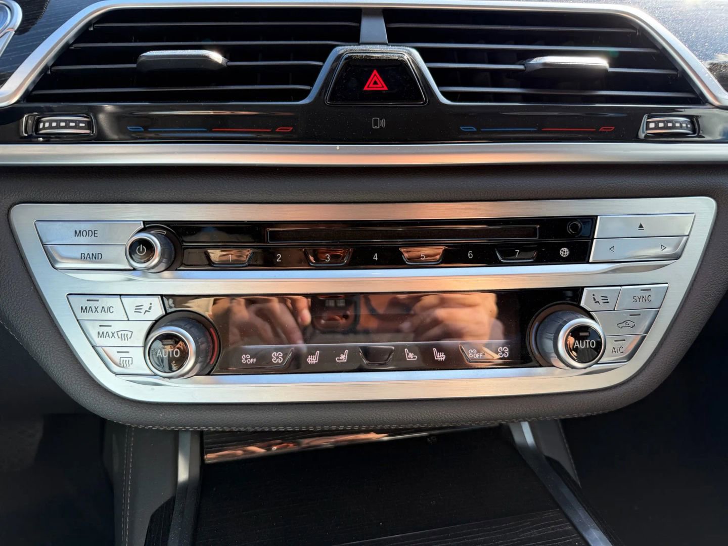 Used 2016 BMW 750i RWD image 27