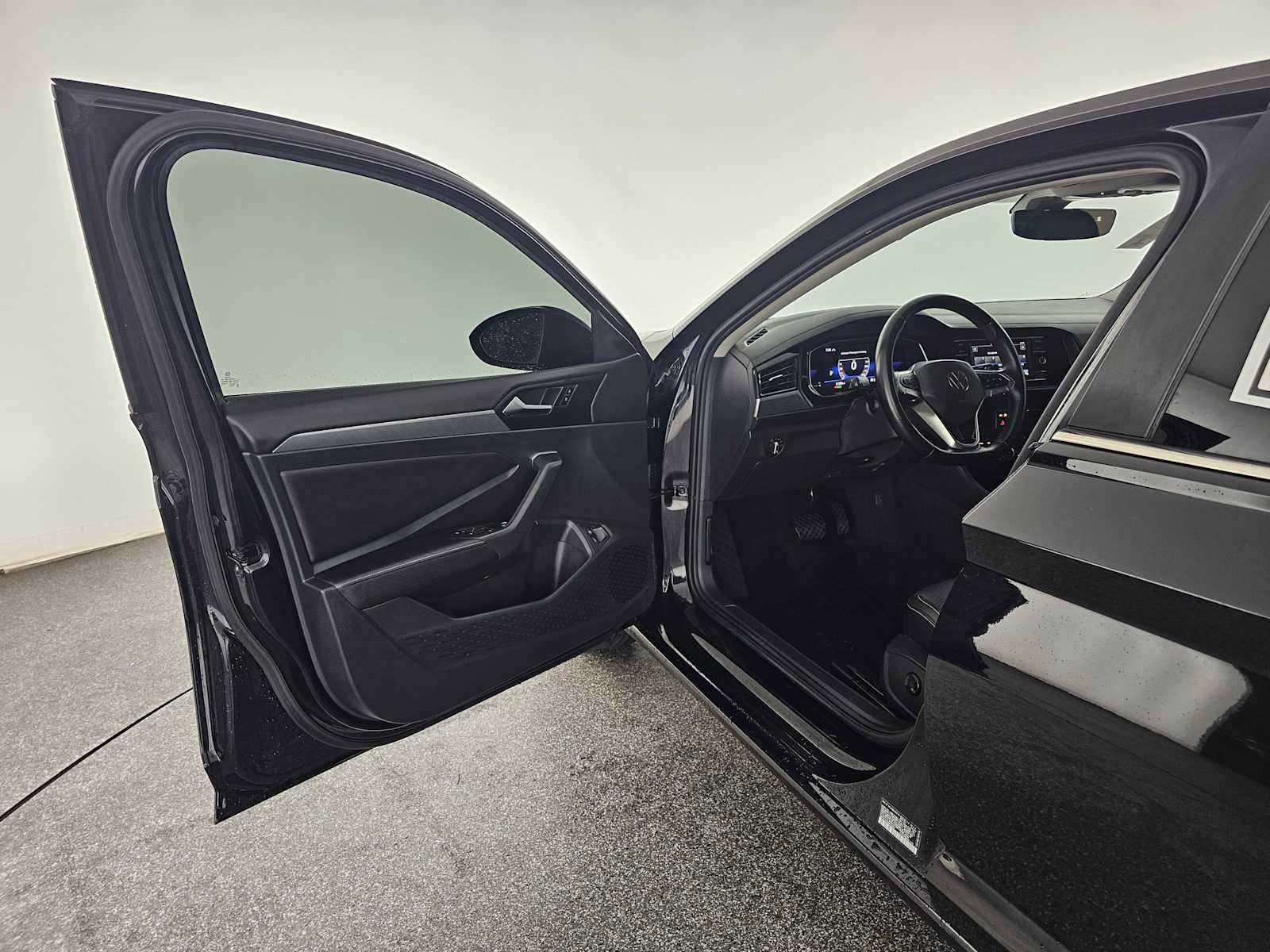 Used 2022 Volkswagen Jetta SE image 19