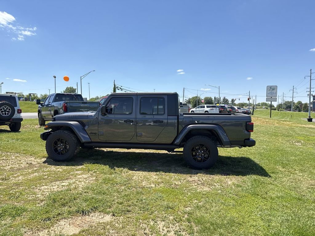 Used 2024 Jeep Gladiator Sport AWD/4WD image 11