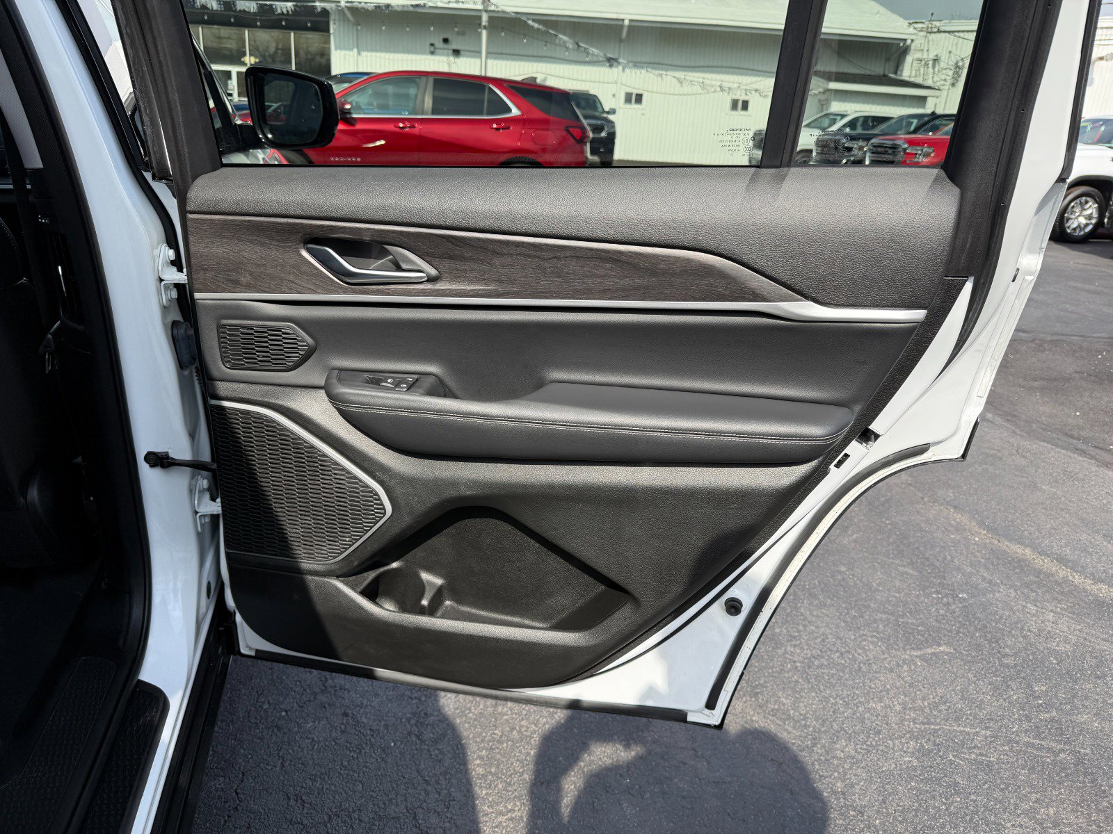 Used 2022 Jeep Grand Cherokee L Limited AWD/4WD image 22