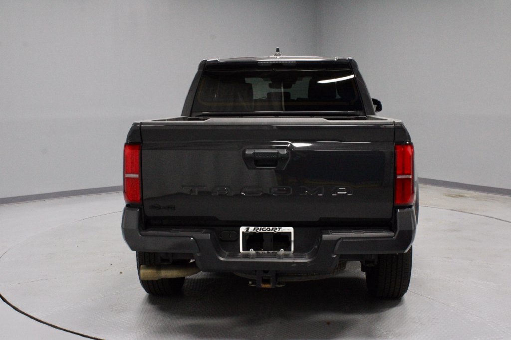Used 2025 Toyota Tacoma TRD Sport AWD/4WD image 9