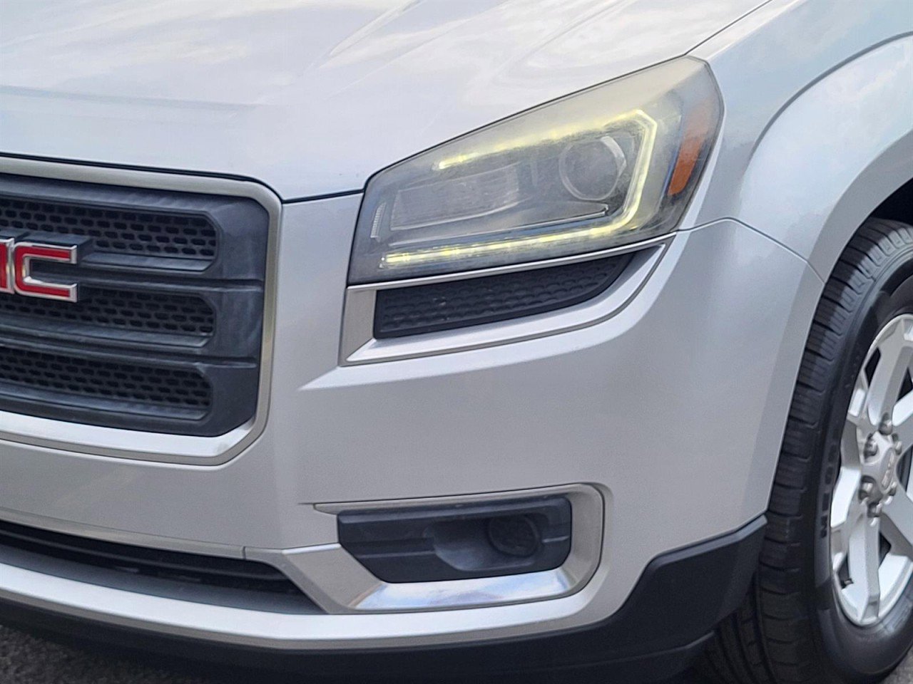 Used 2015 GMC Acadia SLE image 7