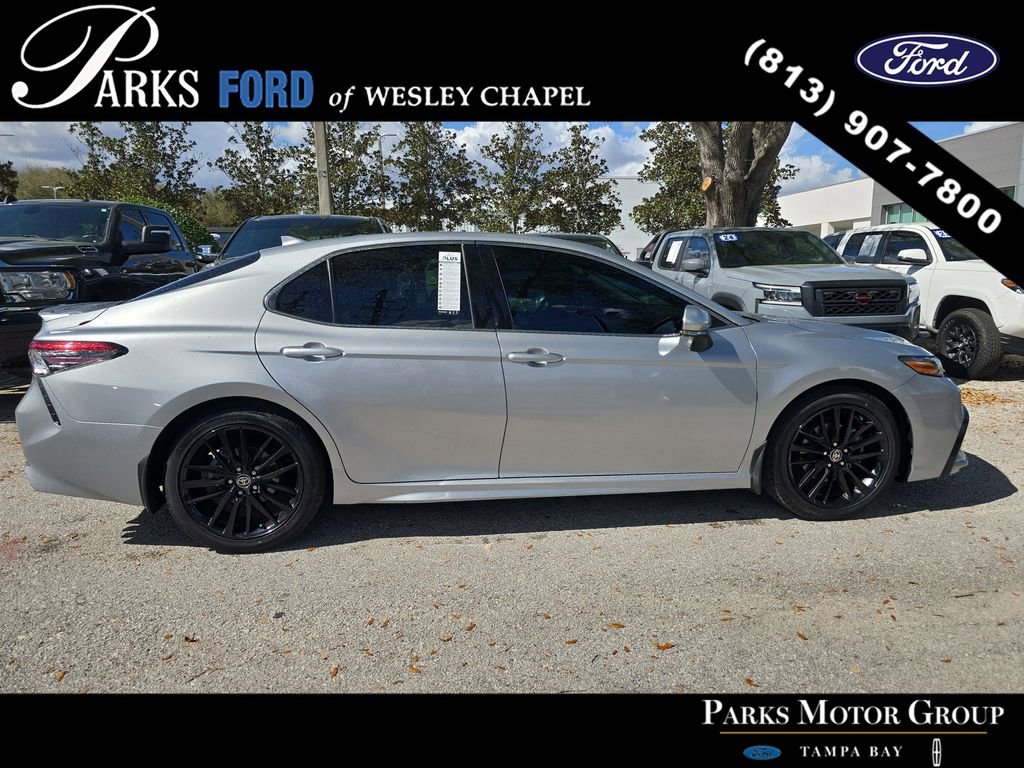 Used 2022 Toyota Camry XSE FWD image 3