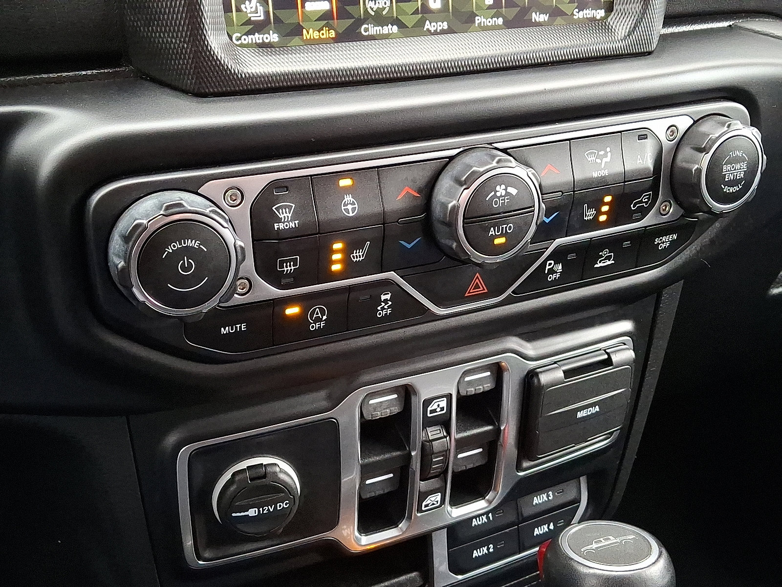 Certified 2022 Jeep Gladiator Overland w/ LED Lighting Group AWD/4WD image 16