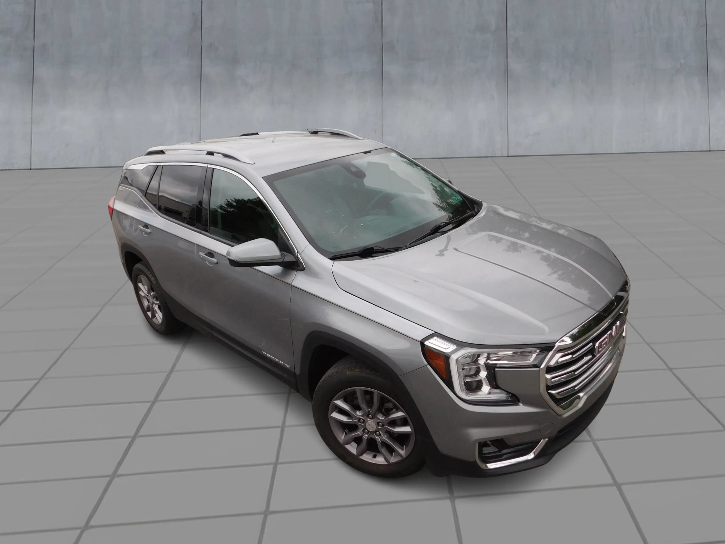 Used 2024 GMC Terrain SLT AWD/4WD image 2