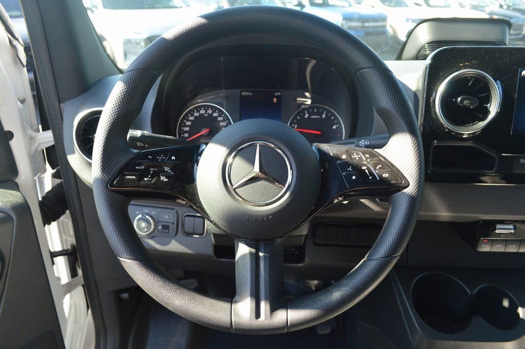 Used 2025 Mercedes-Benz Sprinter 2500 image 2