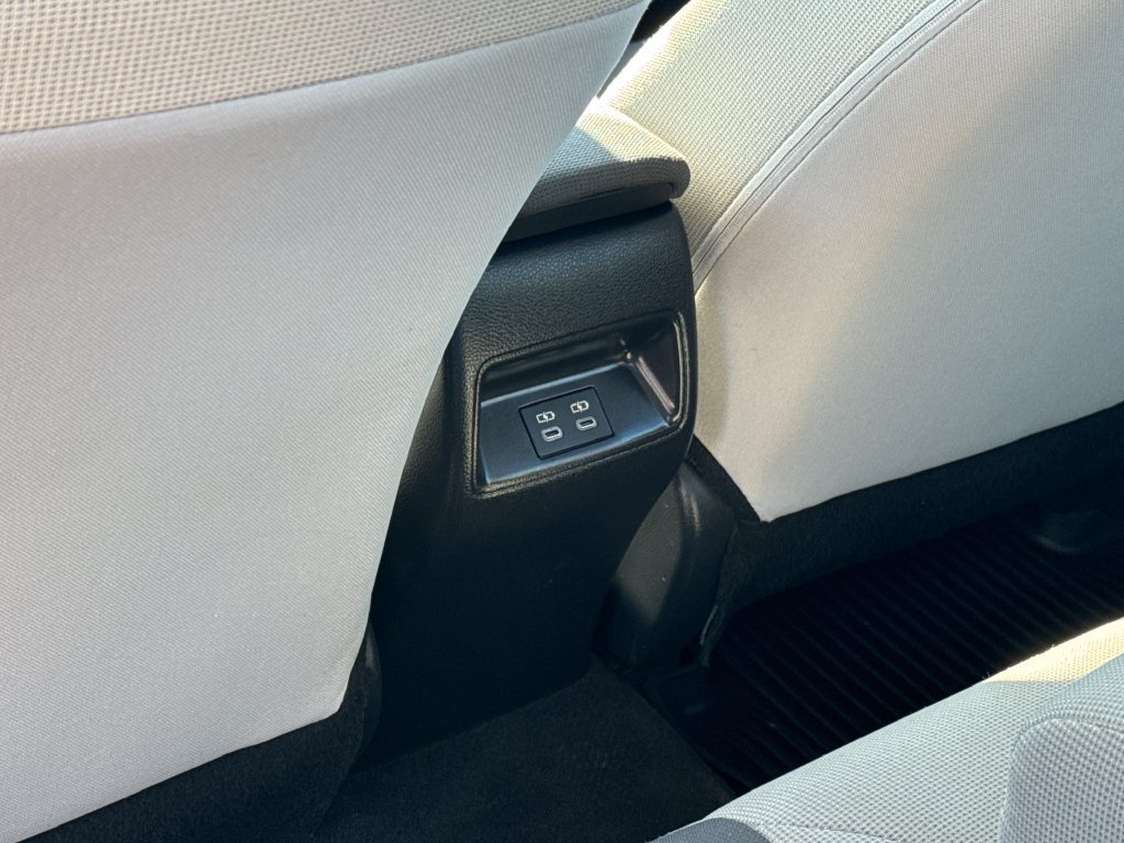 Used 2025 Toyota Corolla LE FWD image 38