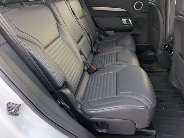 Used 2025 Land Rover Discovery Dynamic SE image 17