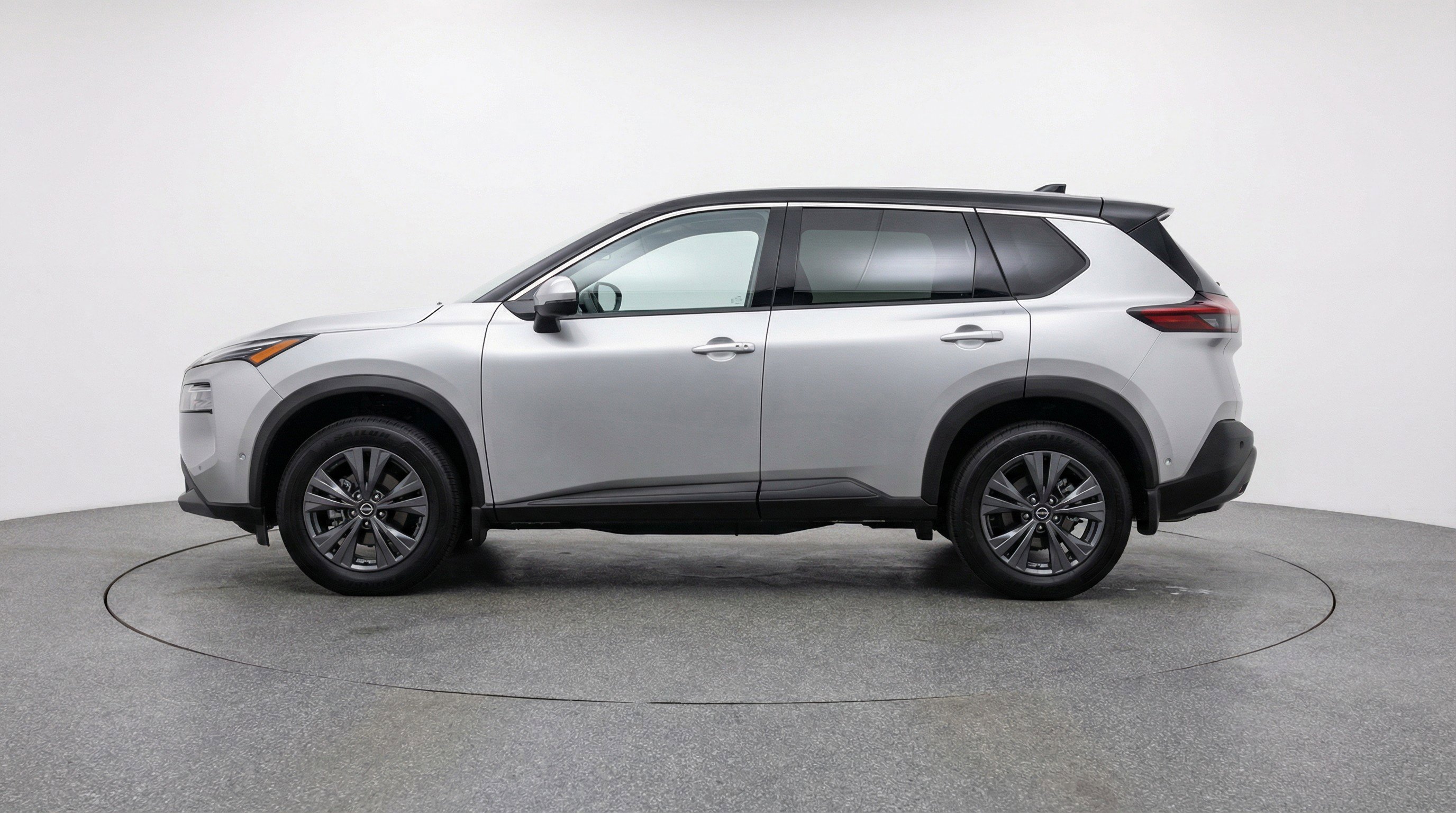 Used 2025 Nissan Rogue SV image 5