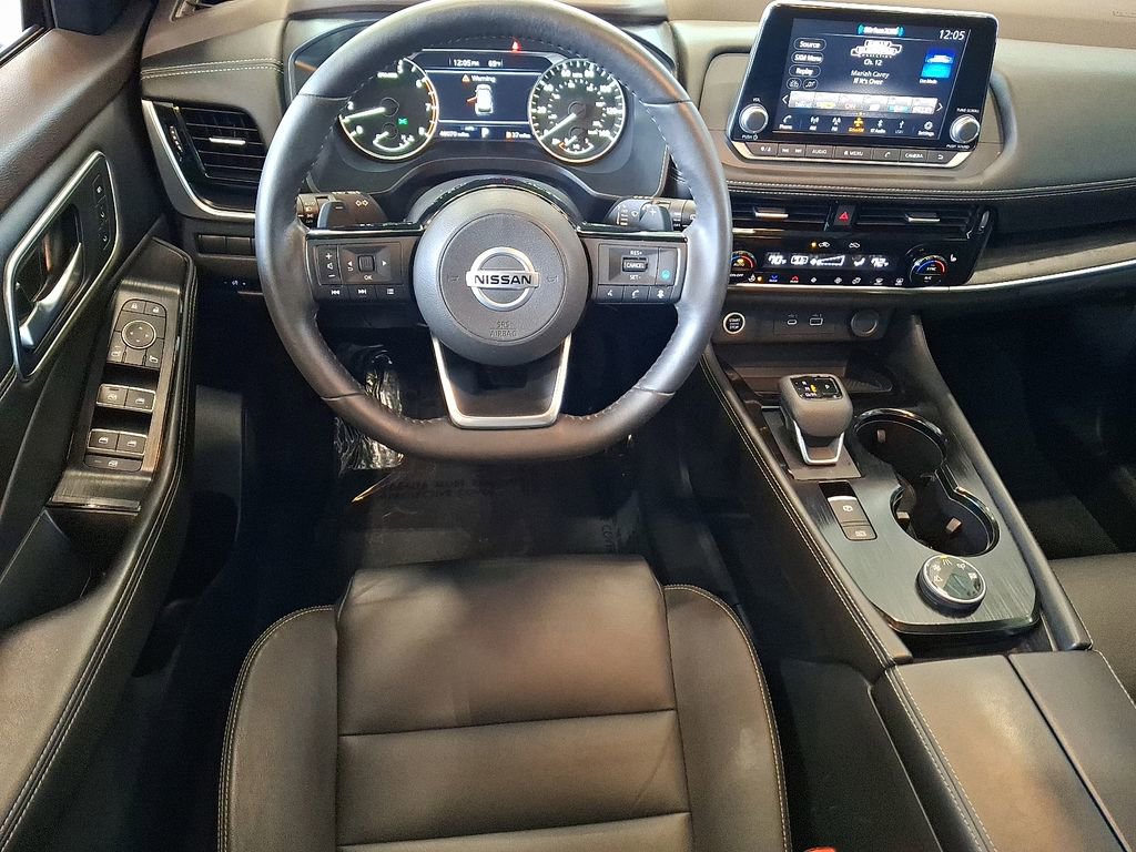 Used 2021 Nissan Rogue SL image 2