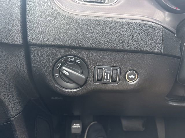 Used 2023 Dodge Charger SXT image 15