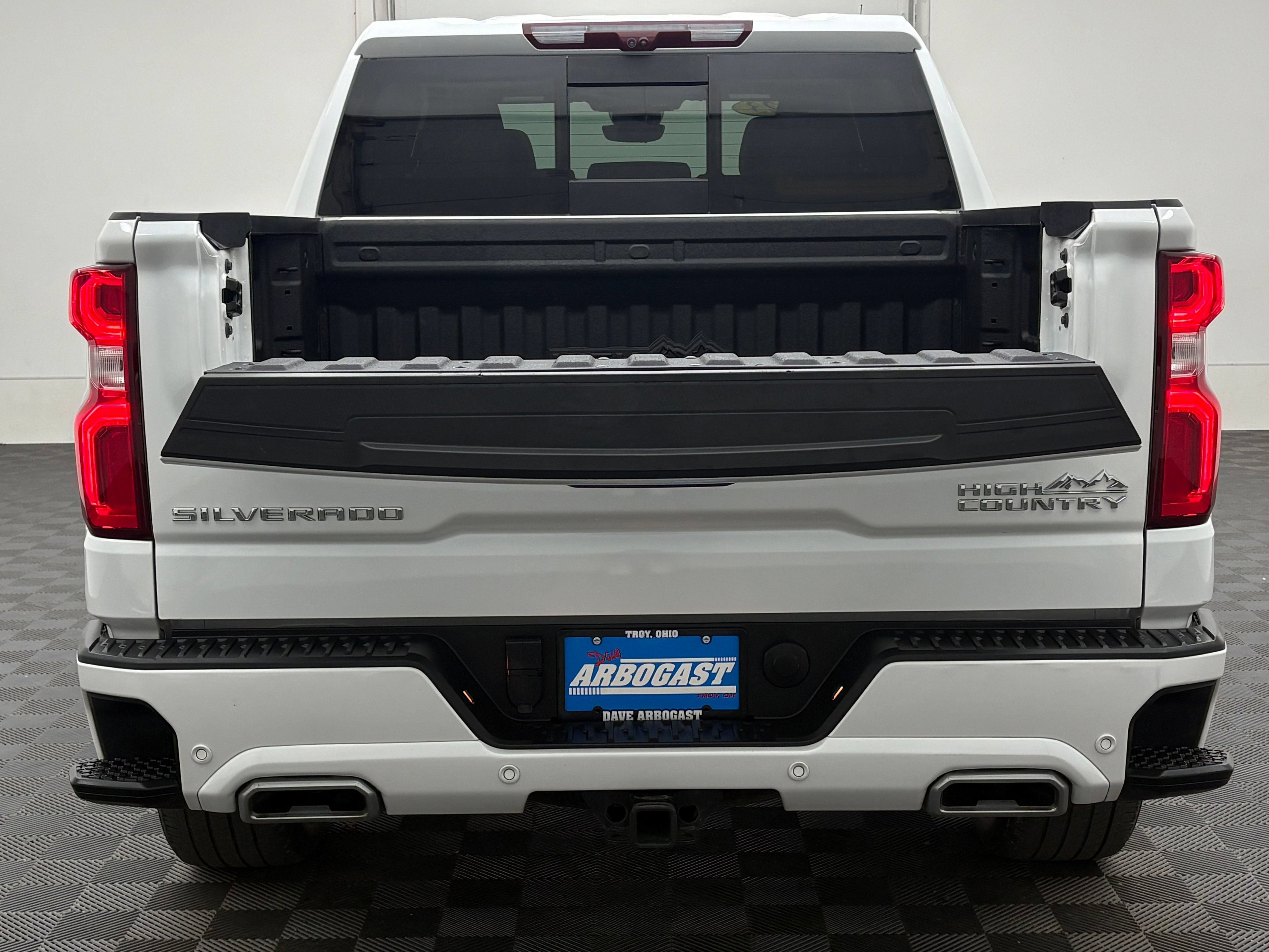 Used 2023 Chevrolet Silverado 1500 High Country AWD/4WD image 11