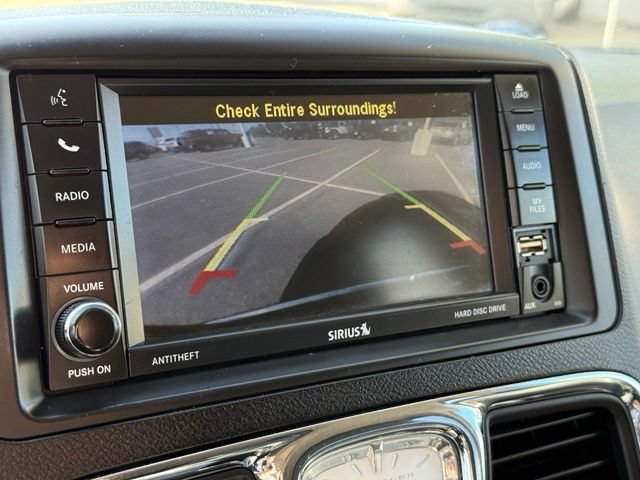 Certified 2016 Chrysler Town & Country Touring FWD image 22