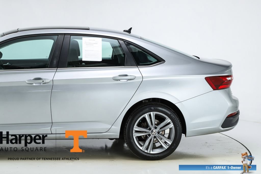 Used 2023 Volkswagen Jetta SE w/ Panoramic Sunroof Package image 4
