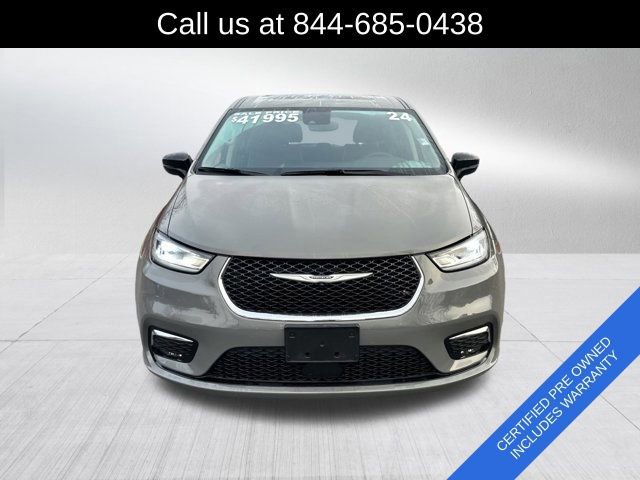 Certified 2024 Chrysler Pacifica Limited image 2