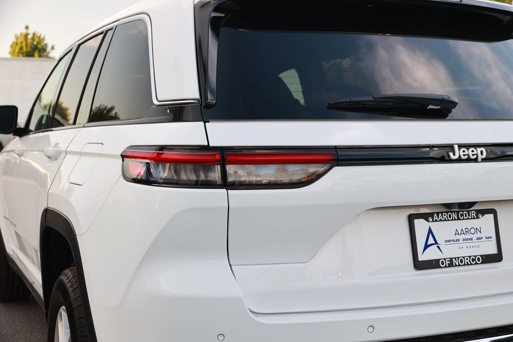 New 2026 Jeep Grand Cherokee Laredo RWD image 10