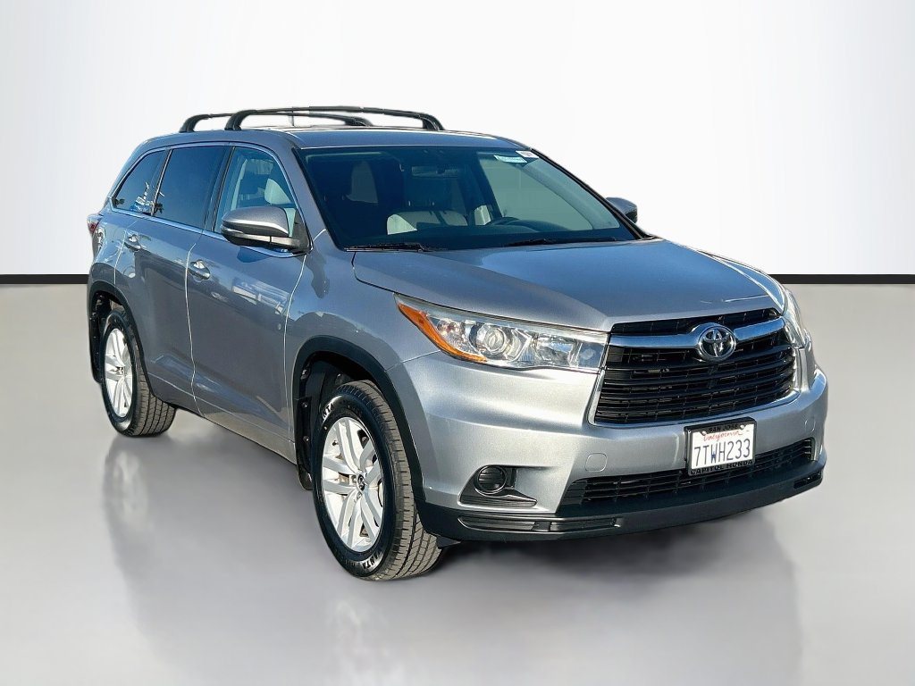 Used 2016 Toyota Highlander LE AWD/4WD image 3
