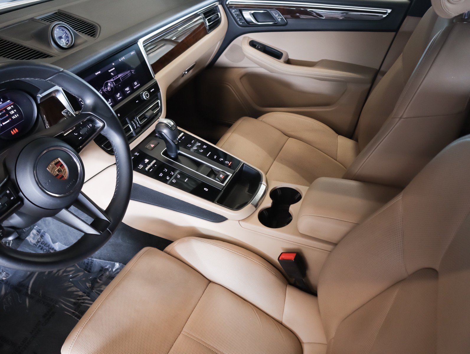Certified 2023 Porsche Macan AWD/4WD image 21