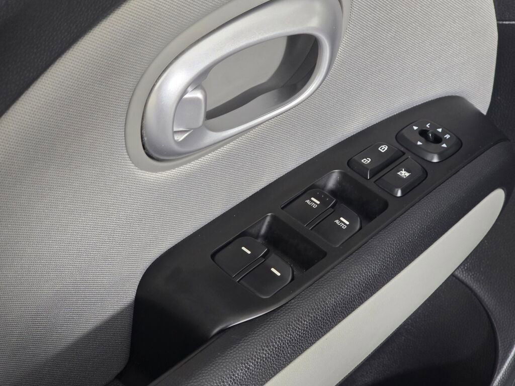 Used 2015 Kia Soul + image 22
