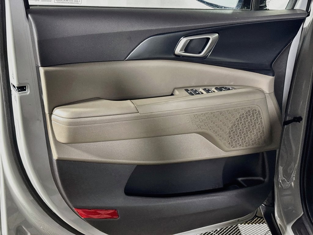 New 2027 Kia Carnival LX FWD image 10