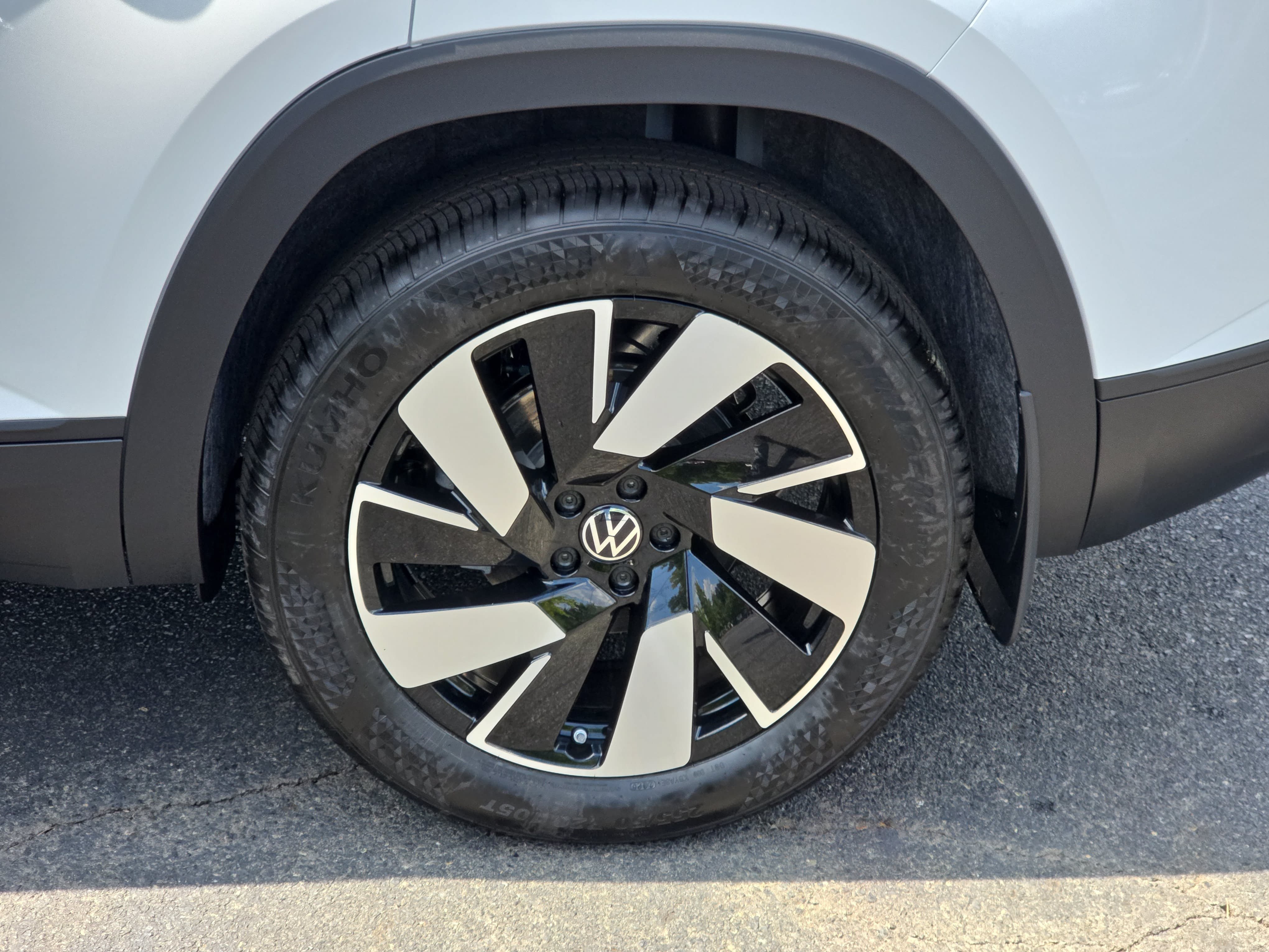 New 2026 Volkswagen Atlas Cross Sport SE FWD image 34