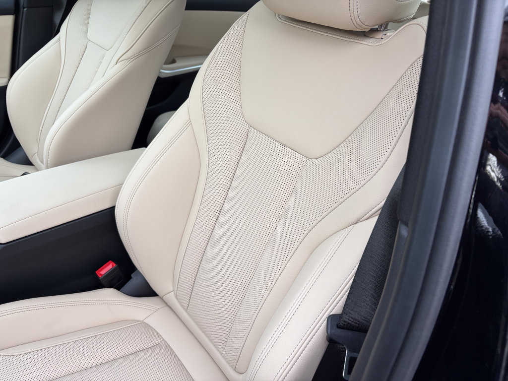 New 2026 BMW 330i xDrive Sedan w/ Premium Package AWD/4WD image 13