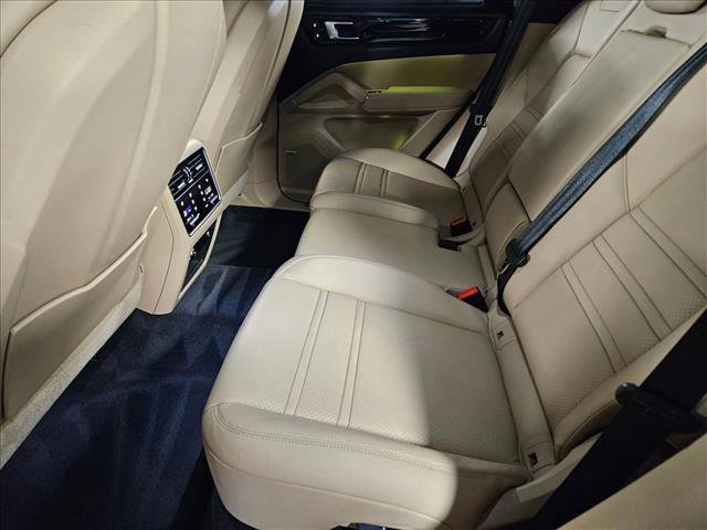 Used 2023 Porsche Cayenne AWD/4WD image 18