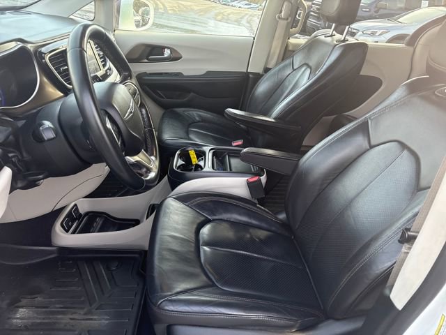 Used 2018 Chrysler Pacifica Touring-L w/ Tire & Wheel Group image 9