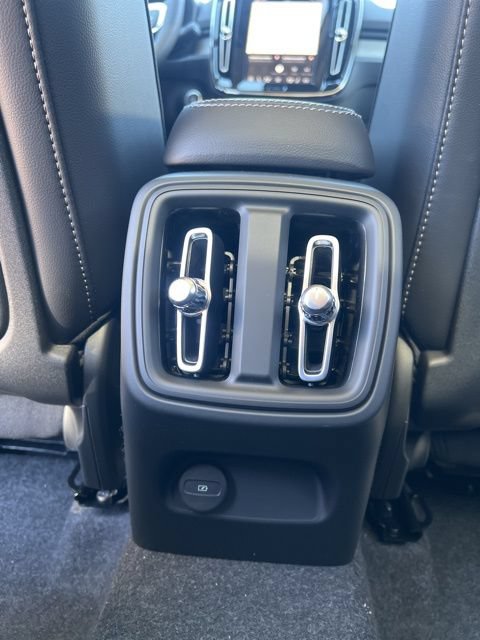 New 2026 Volvo XC40 B5 Core AWD/4WD image 23