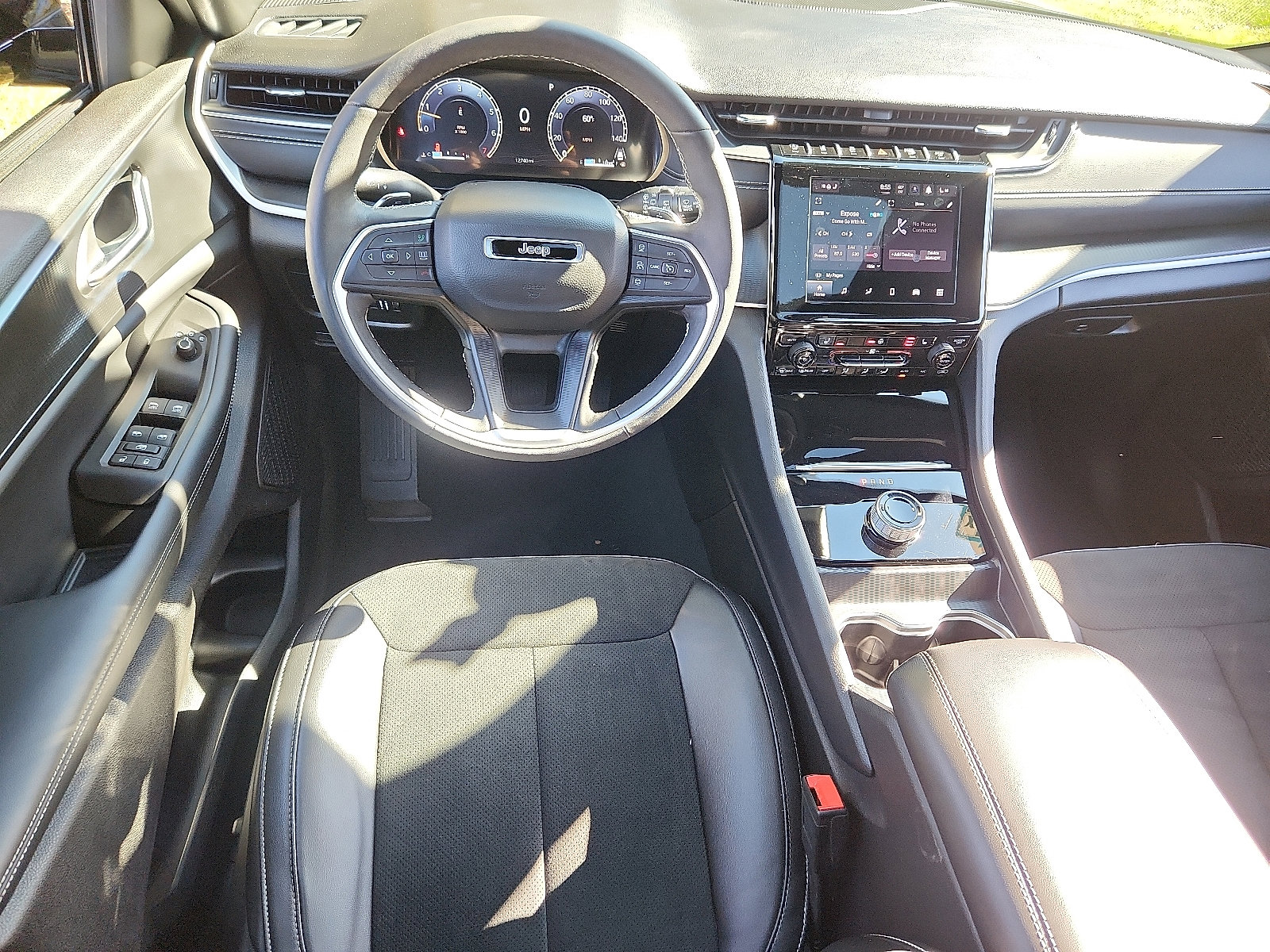 Certified 2025 Jeep Grand Cherokee Altitude image 13