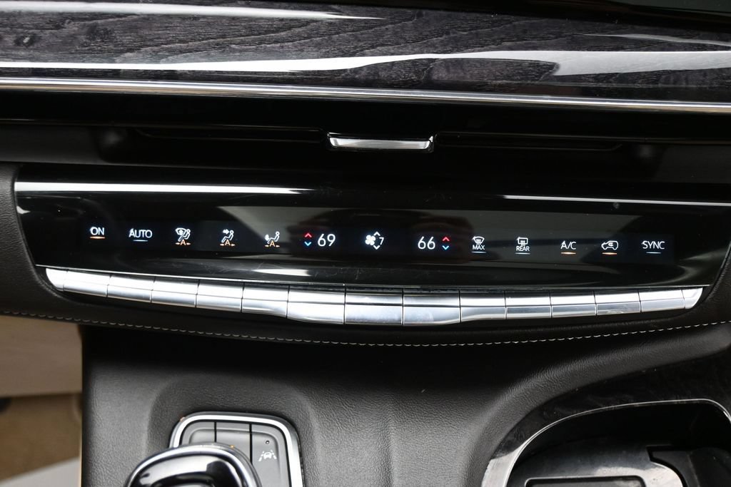 Used 2023 Cadillac Escalade Premium Luxury AWD/4WD image 23