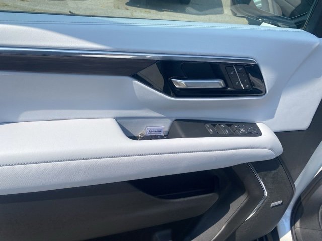 New 2025 Chevrolet Suburban Premier image 17