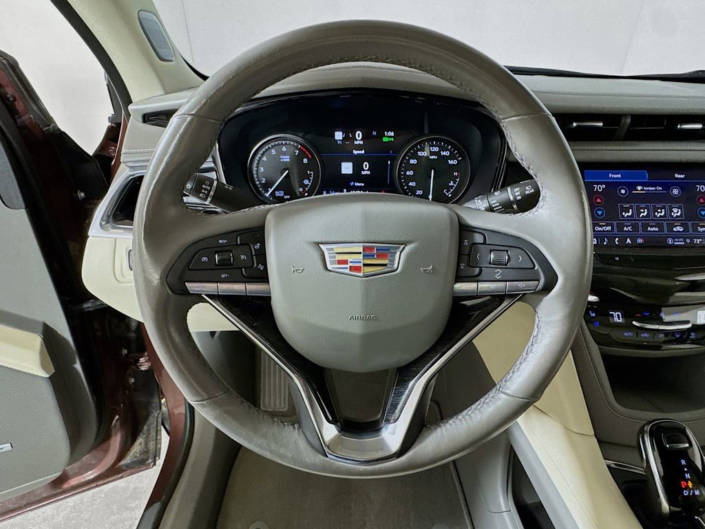 Used 2022 Cadillac XT6 Premium Luxury w/ Technology Package FWD image 9