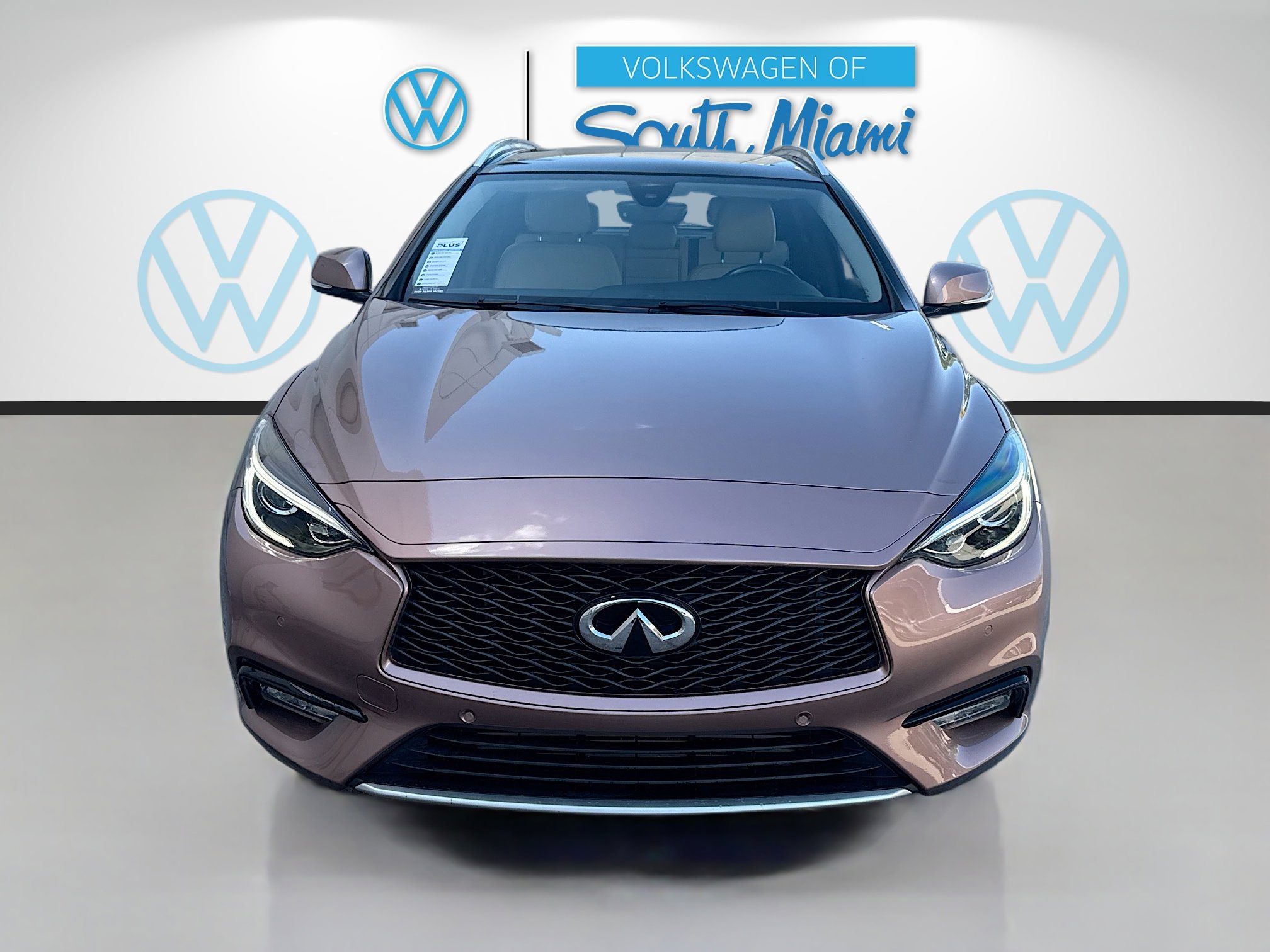 Used 2017 INFINITI QX30 Premium w/ Navigation Package image 2