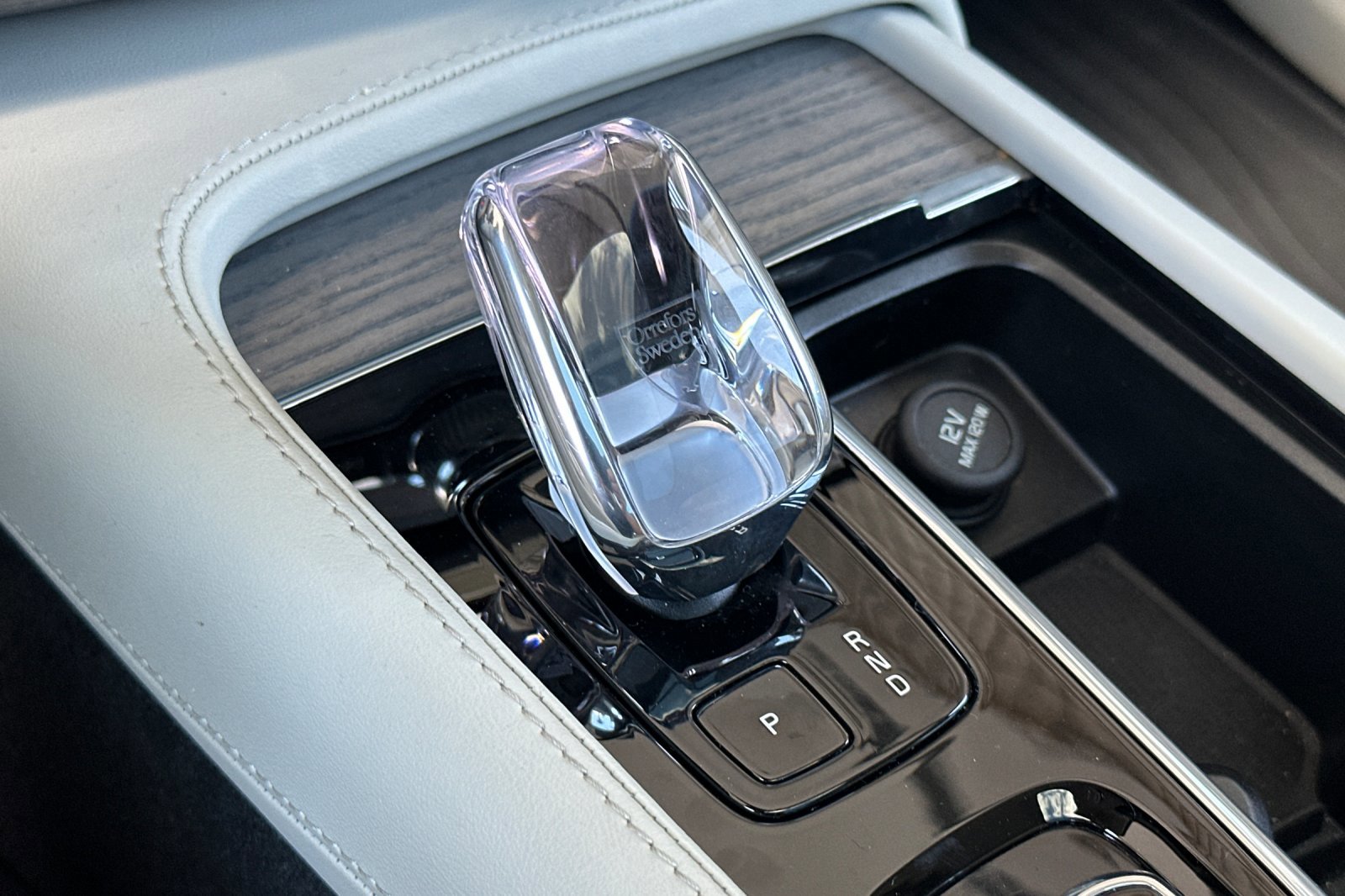 Certified 2024 Volvo XC90 B6 Ultimate w/ Protection Package Premier image 27