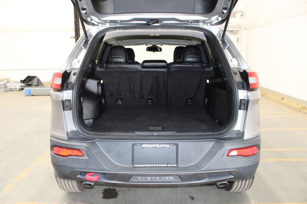 Used 2016 Jeep Cherokee Trailhawk image 11