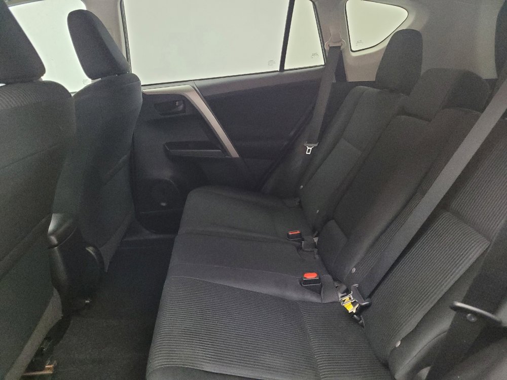 Used 2018 Toyota RAV4 LE FWD image 18