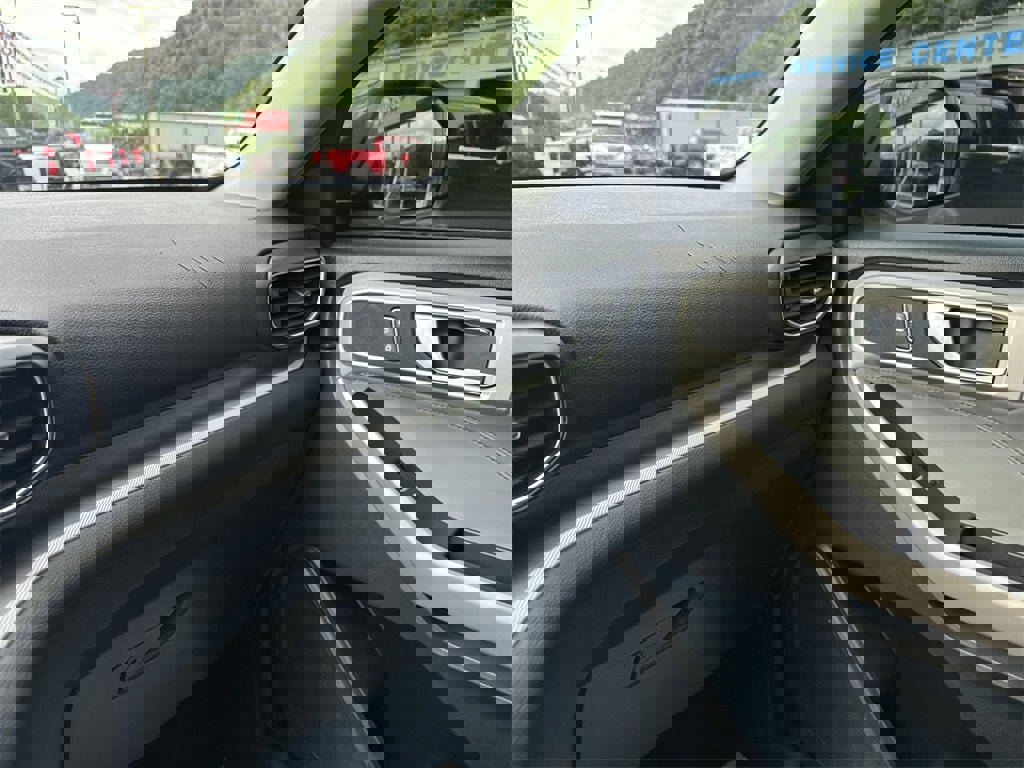 Used 2022 Ford Explorer XLT w/ Equipment Group 202A image 24