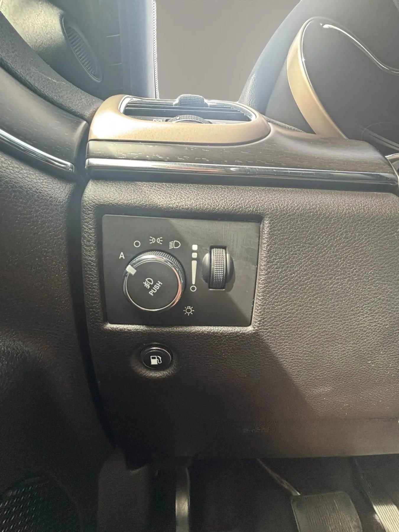 Used 2017 Jeep Grand Cherokee Limited w/ Trailer Tow Group IV AWD/4WD image 13