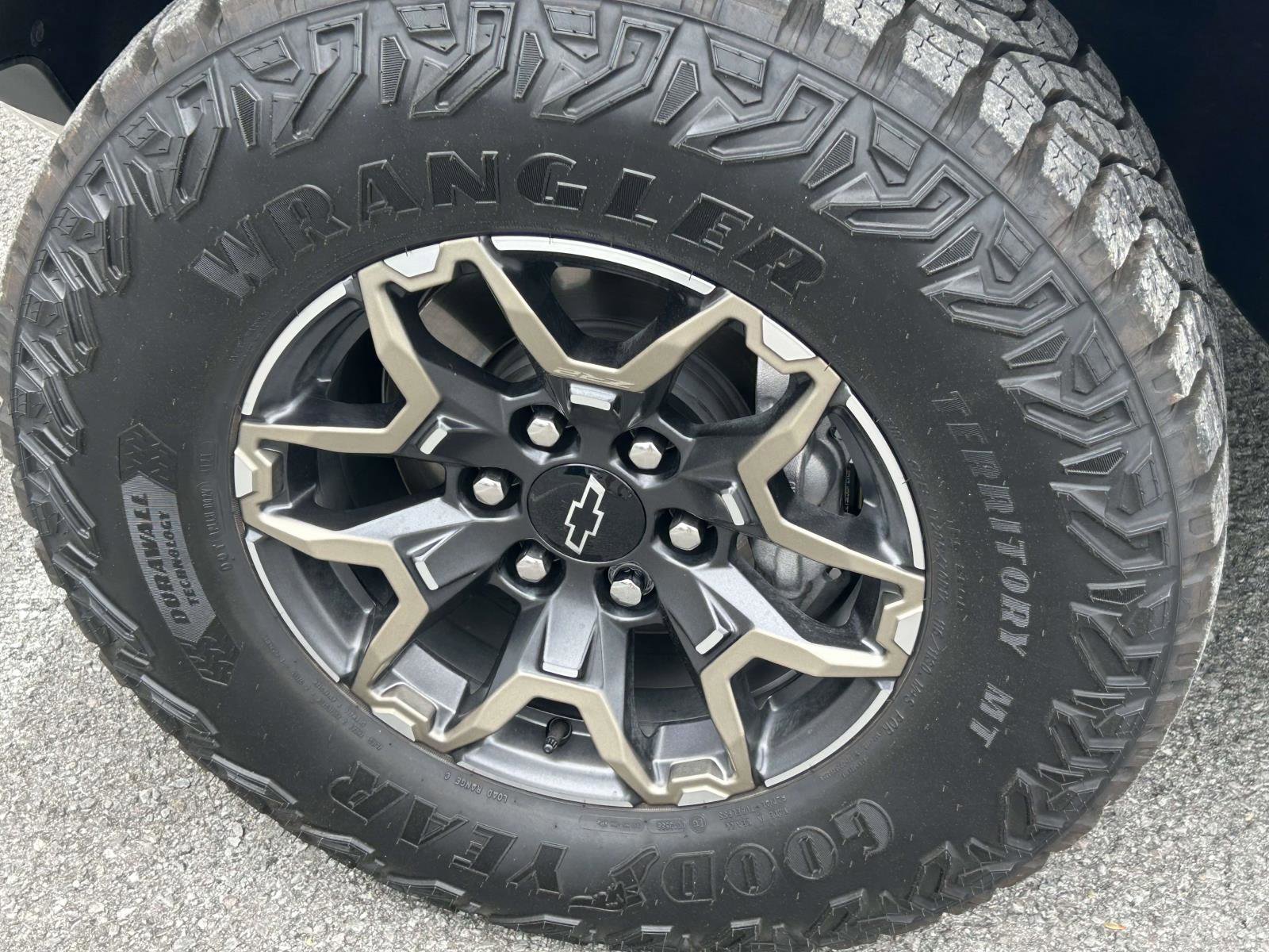 Used 2024 Chevrolet Colorado ZR2 w/ ZR2 Convenience Package III AWD/4WD image 9