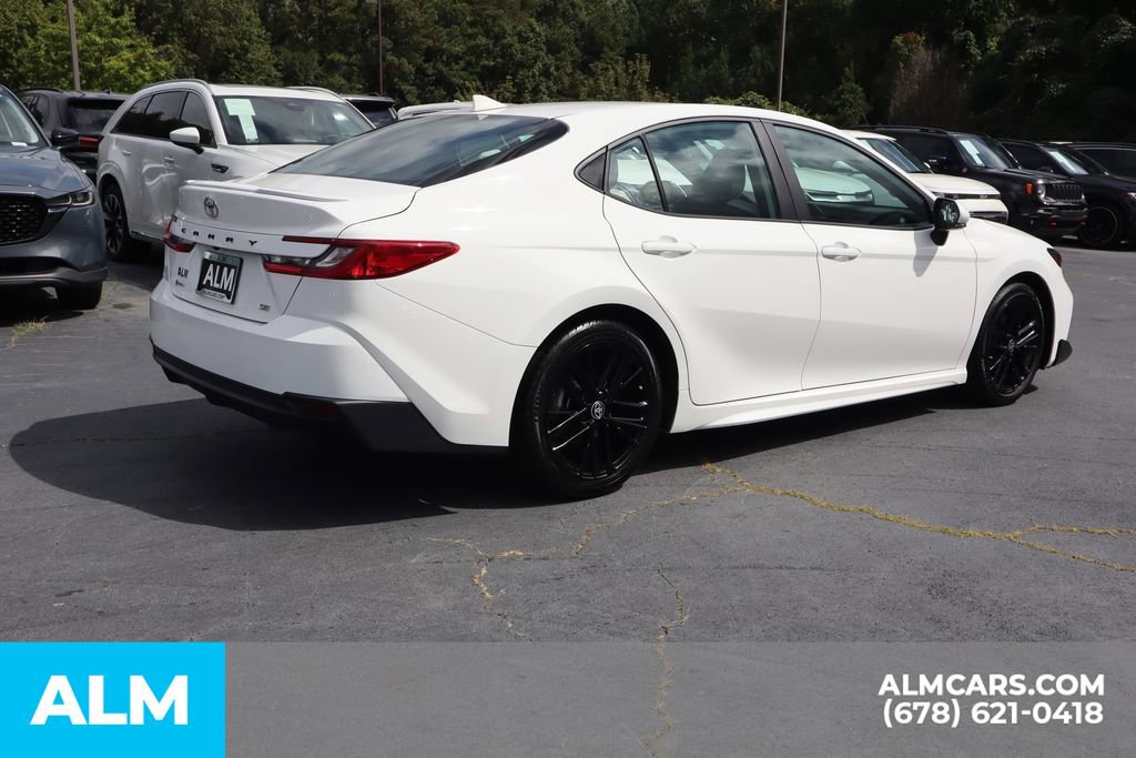 Used 2025 Toyota Camry SE image 6