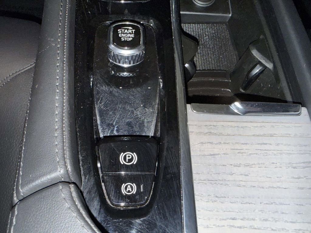 Used 2024 Volvo V90 B6 Cross Country Plus AWD/4WD image 23