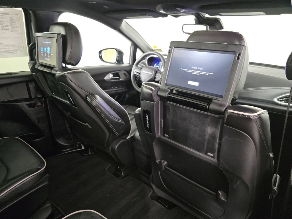 Used 2023 Chrysler Pacifica Limited w/ Uconnect Theater Family Group FWD image 40